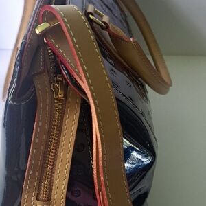 Elegant Black and Tan Women's Bag